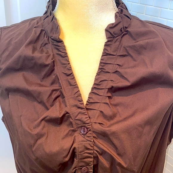 Joseph A brown cotton/ spandex ruffle neck line sleeveless blouse. Size large. - Picture 3 of 7